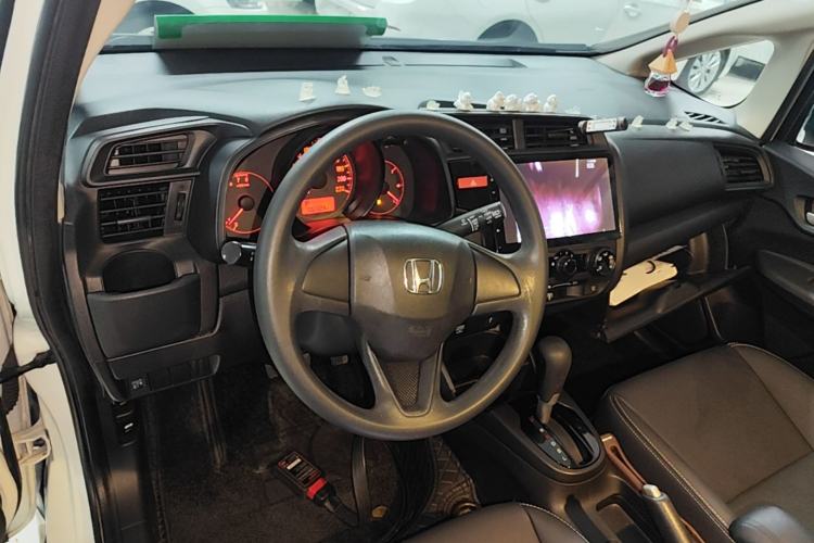 Used Honda Fit 2016 1.5L LX CVT Comfort Model Center Console
