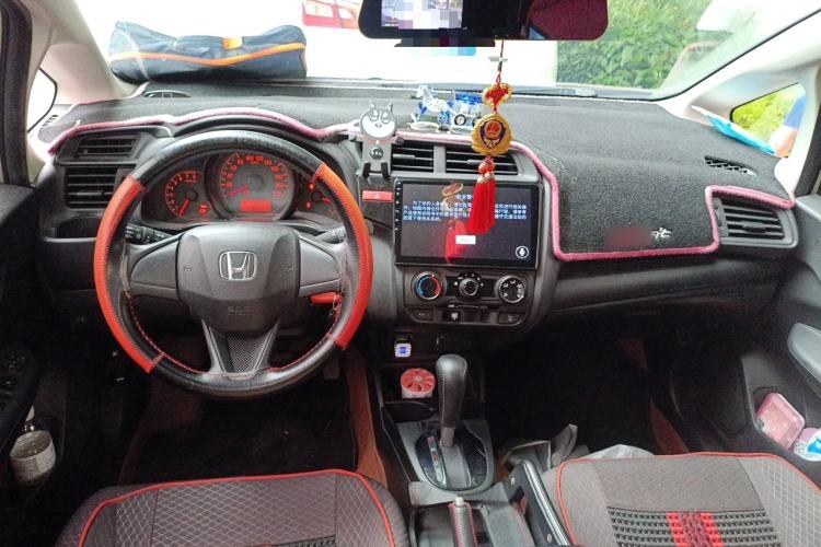 Used Honda Fit 2016 1.5L LX CVT Comfort Model Center Console