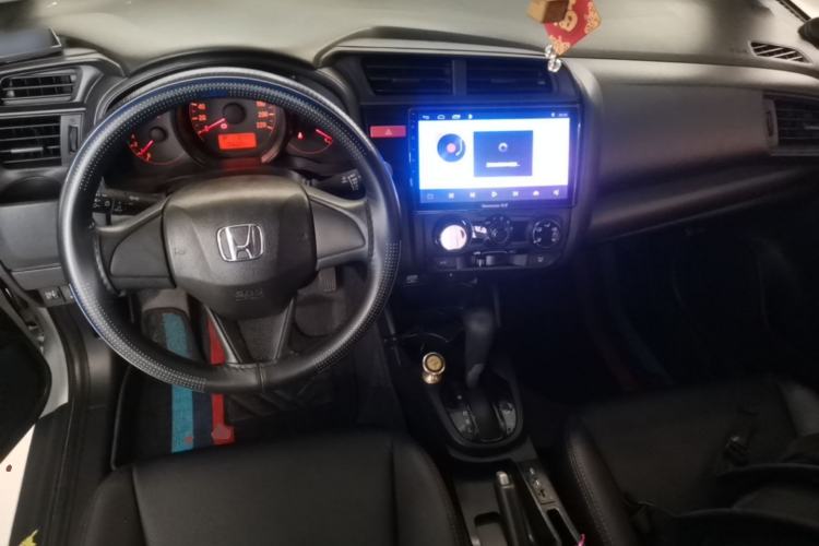 Used Honda Fit 2016 1.5L LX CVT Comfort Model Center Console