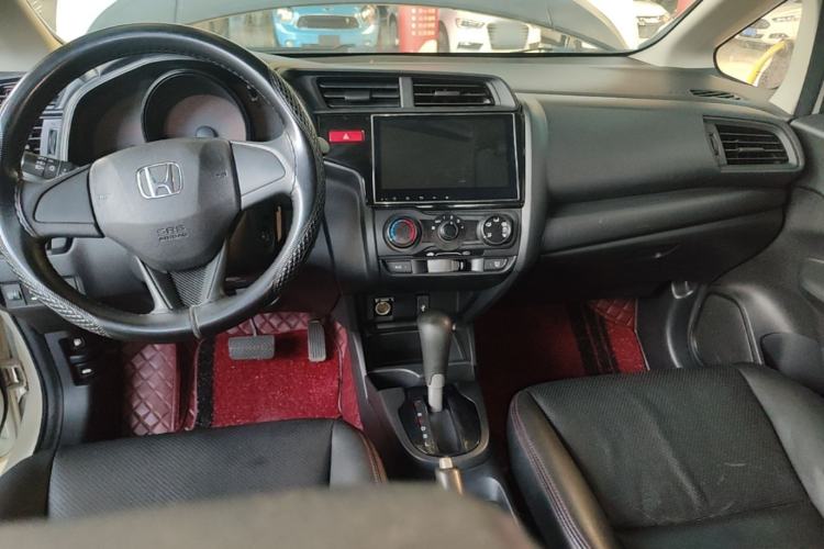 Used Honda Fit 2016 1.5L LX CVT Comfort Model Center Console