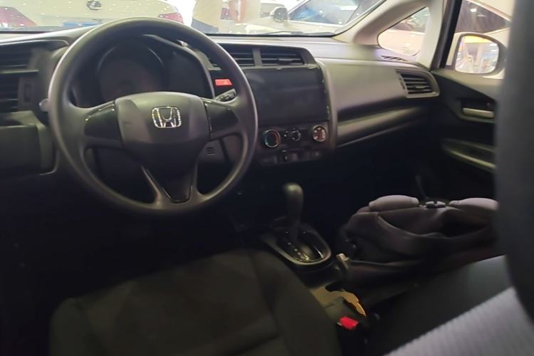 Used Honda Fit 2016 1.5L LX CVT Comfort Model Center Console