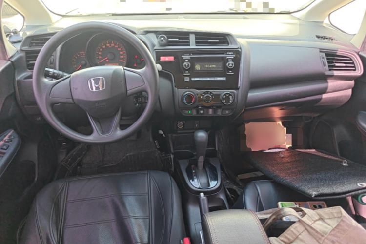 Used Honda Fit 2016 1.5L LX CVT Comfort Model Center Console