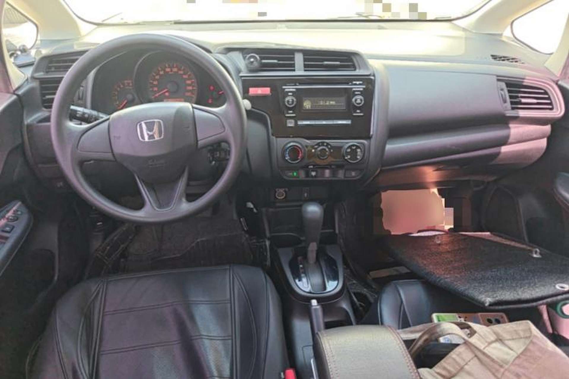 Used Honda Fit 2016 1.5L LX CVT Comfort Model Center Console