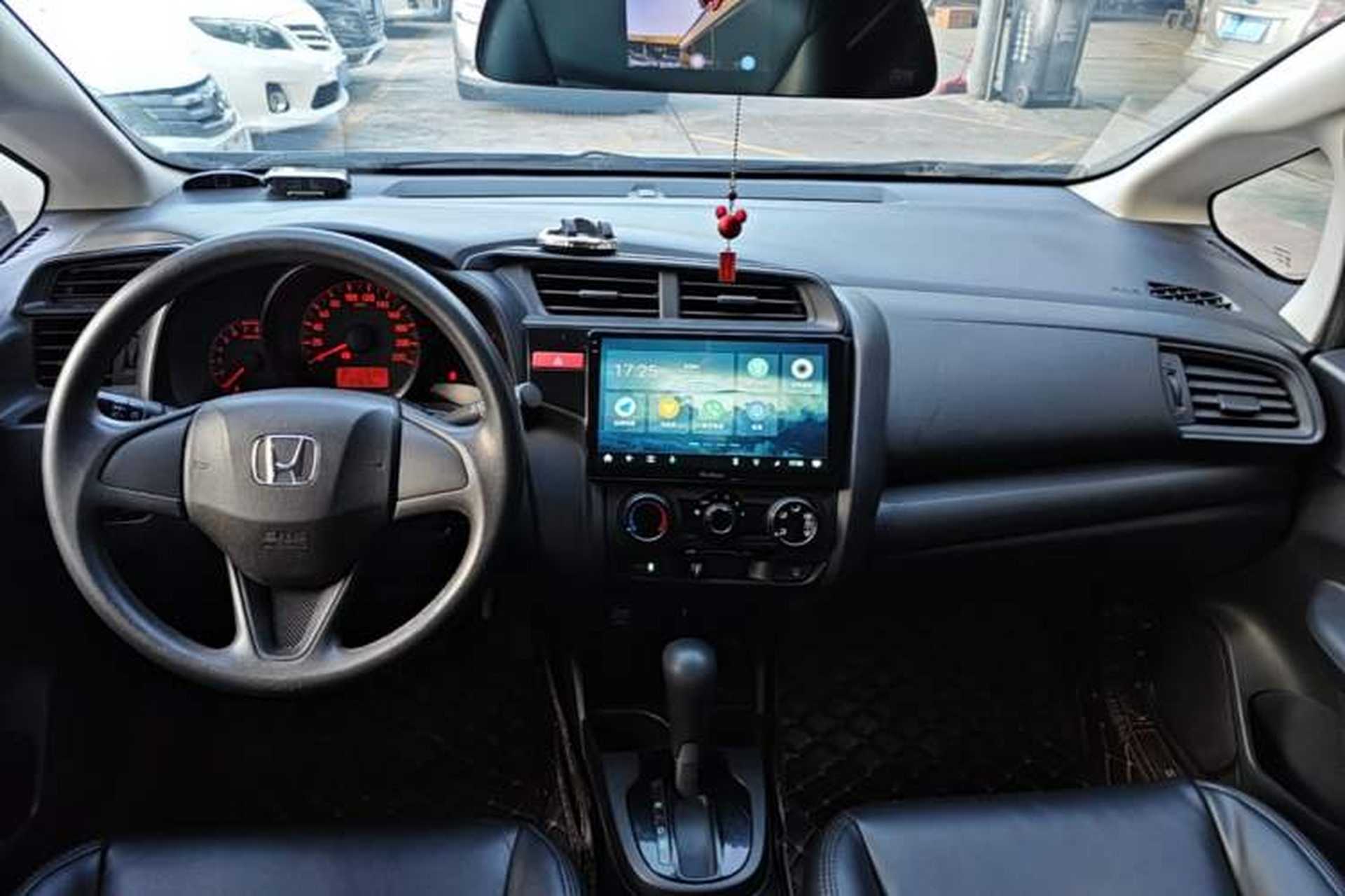 Used Honda Fit 2016 1.5L LX CVT Comfort Model Center Console