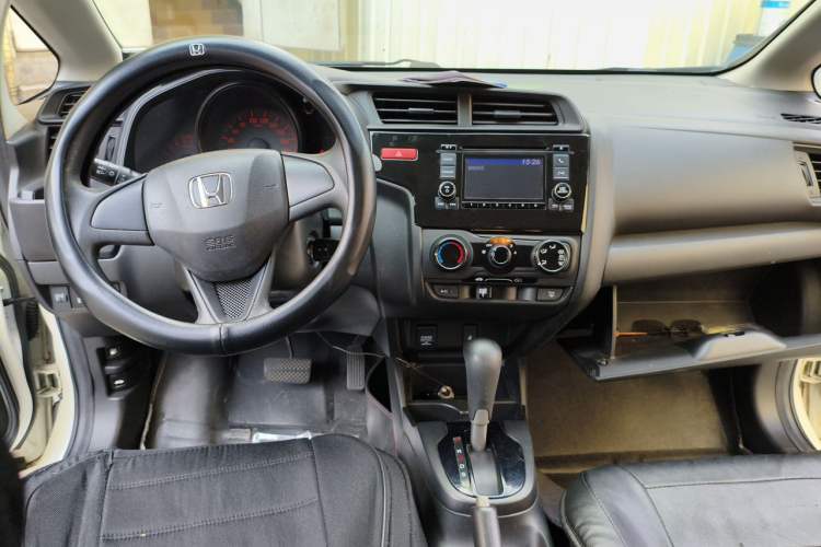 Used Honda Fit 2016 1.5L LX CVT Comfort Model Center Console