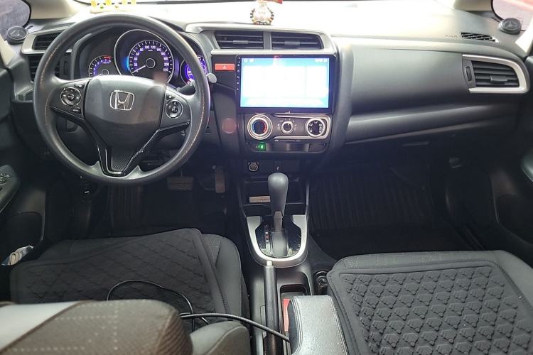Used Honda Fit 2016 1.5L SE CVT Fashion Model Center Console