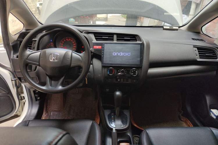 Used Honda Fit 2016 1.5L LX CVT Comfort Model Center Console