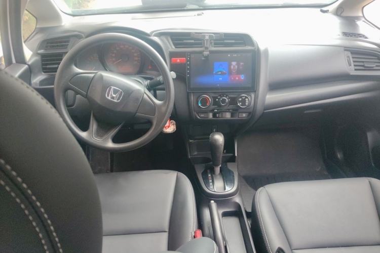 Used Honda Fit 2016 1.5L LX CVT Comfort Model Center Console