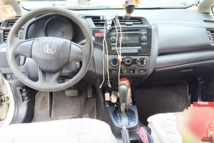 Used Honda Fit 2016 1.5L LX CVT Comfort Model Center Console