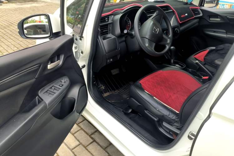 Used Honda Fit 2016 1.5L LXS CVT Comfort Sunroof Version Driver Seat
