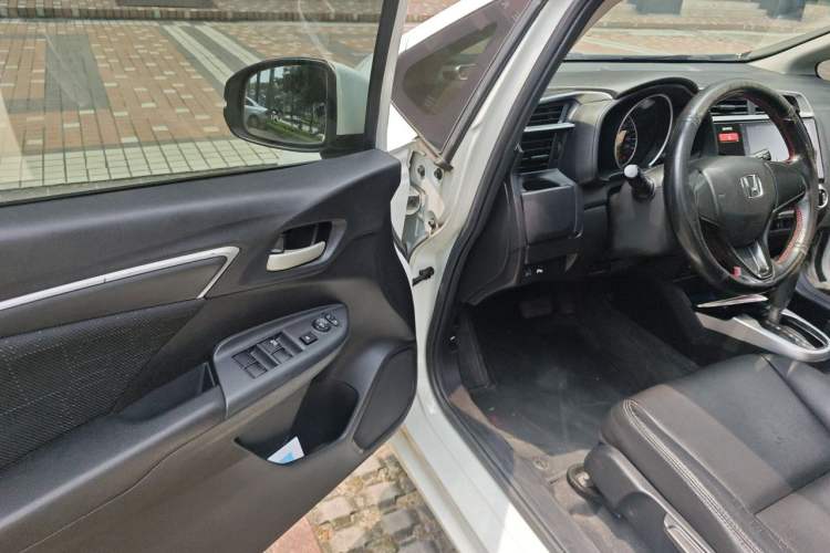Used Honda Fit 2016 1.5L SES CVT Fashion Sunroof Edition Driver Seat
