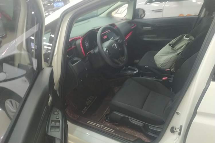 Used Honda Fit 2016 1.5L LXS CVT Comfort Sunroof Version Driver Seat