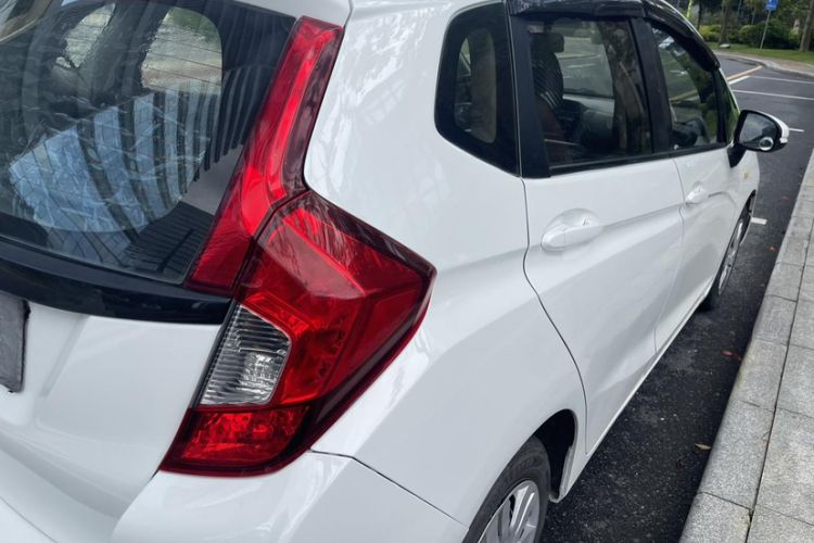 Used Honda Fit 2016 1.5L LX CVT Comfort Model Exterior 10