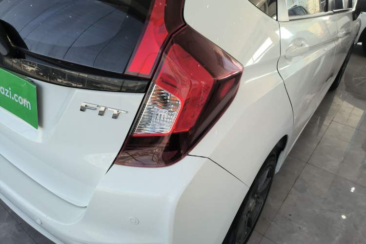 Used Honda Fit 2016 1.5L LXS CVT Comfort Sunroof Version Exterior 2