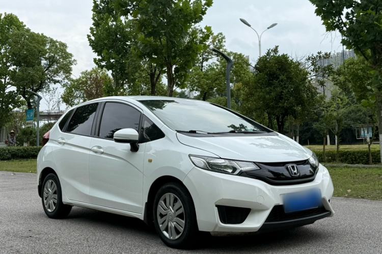 Used Honda Fit 2016 1.5L LX CVT Comfort Model Exterior 2