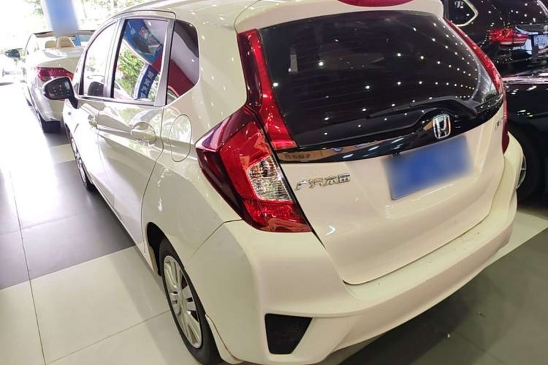 Used Honda Fit 2016 1.5L LX CVT Comfort Model Exterior 2