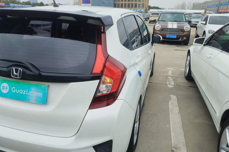 Used Honda Fit 2016 1.5L LX Manual Comfort Model Exterior 3