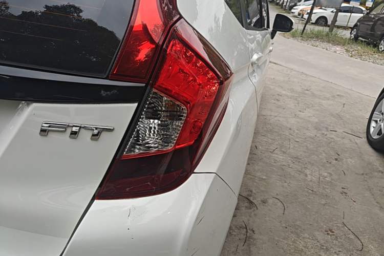 Used Honda Fit 2016 1.5L LX CVT Comfort Model Exterior 3