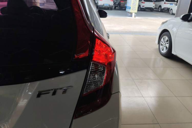 Used Honda Fit 2016 1.5L LXS CVT Comfort Sunroof Version Exterior 3