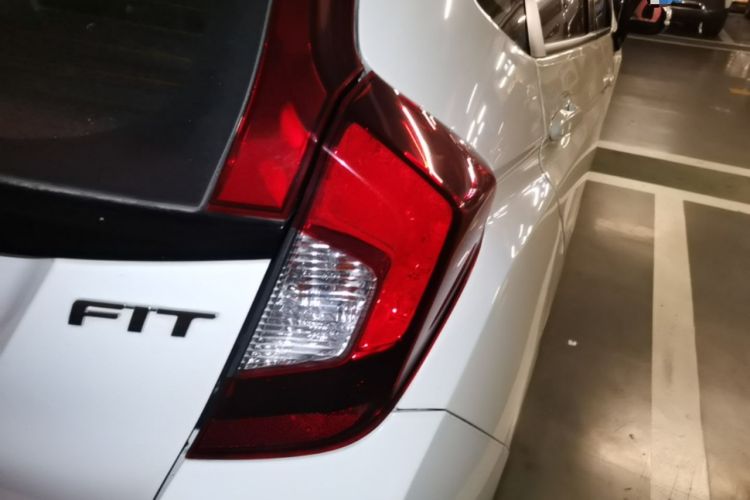 Used Honda Fit 2016 1.5L LX CVT Comfort Model Exterior 3