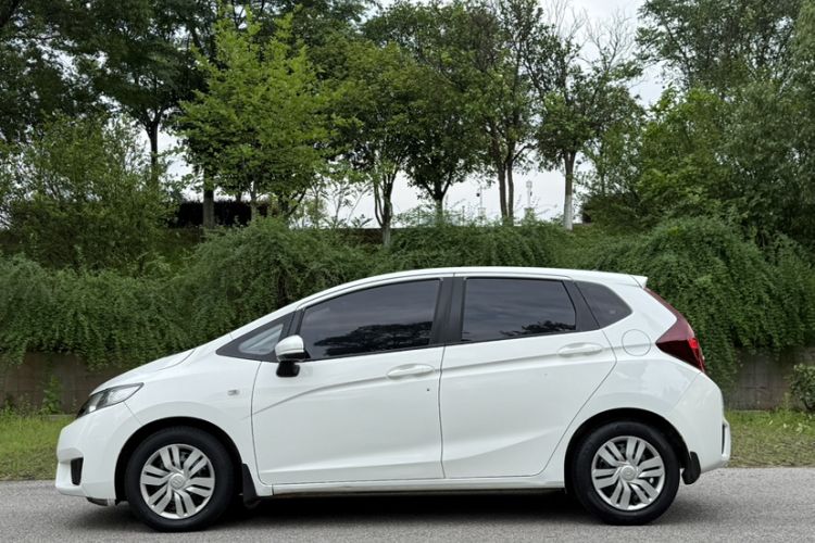 Used Honda Fit 2016 1.5L LX CVT Comfort Model Exterior 3