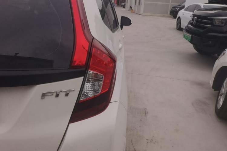 Used Honda Fit 2016 1.5L LX CVT Comfort Model Exterior 3
