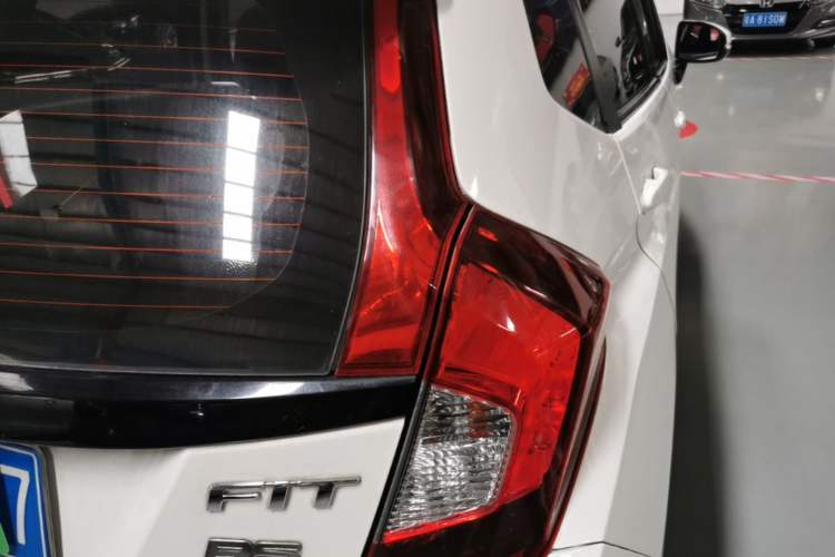 Used Honda Fit 2016 1.5L LX CVT Comfort Model Exterior 3