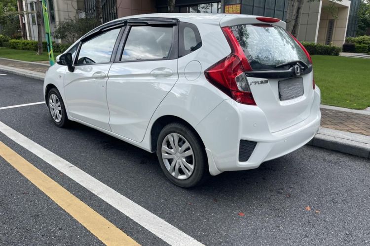 Used Honda Fit 2016 1.5L LX CVT Comfort Model Exterior 3