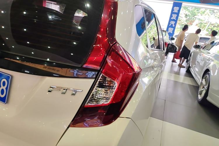 Used Honda Fit 2016 1.5L LX CVT Comfort Model Exterior 3