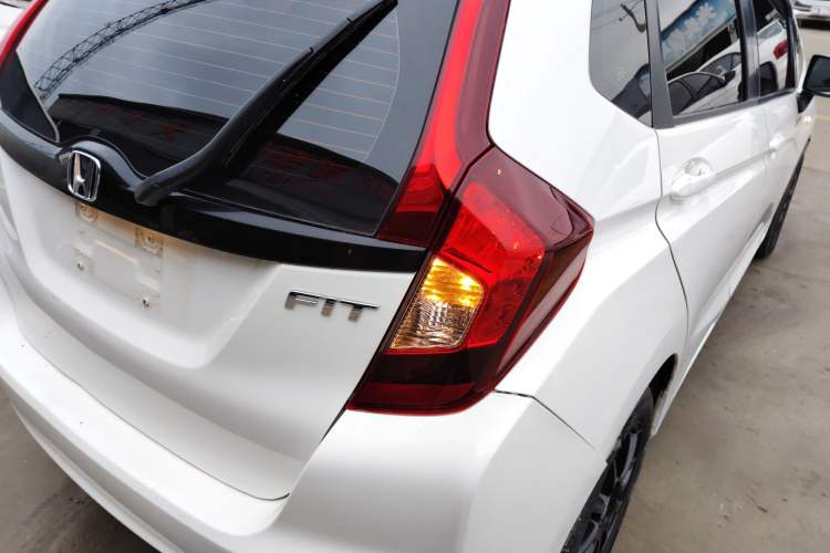 Used Honda Fit 2016 1.5L LX Manual Comfort Model Exterior 3
