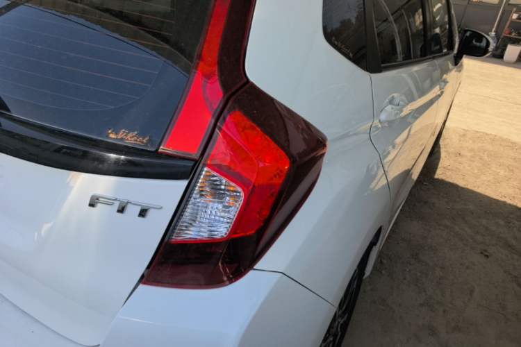 Used Honda Fit 2016 1.5L LXS CVT Comfort Sunroof Version Exterior 3