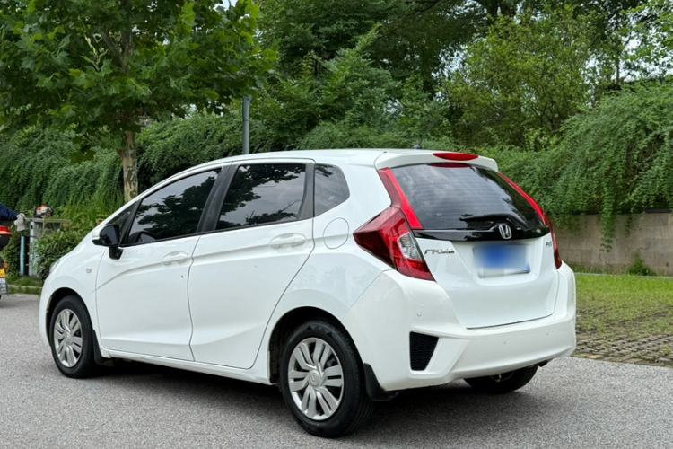 Used Honda Fit 2016 1.5L LX CVT Comfort Model Exterior 4