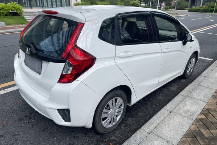 Used Honda Fit 2016 1.5L LX CVT Comfort Model Exterior 4