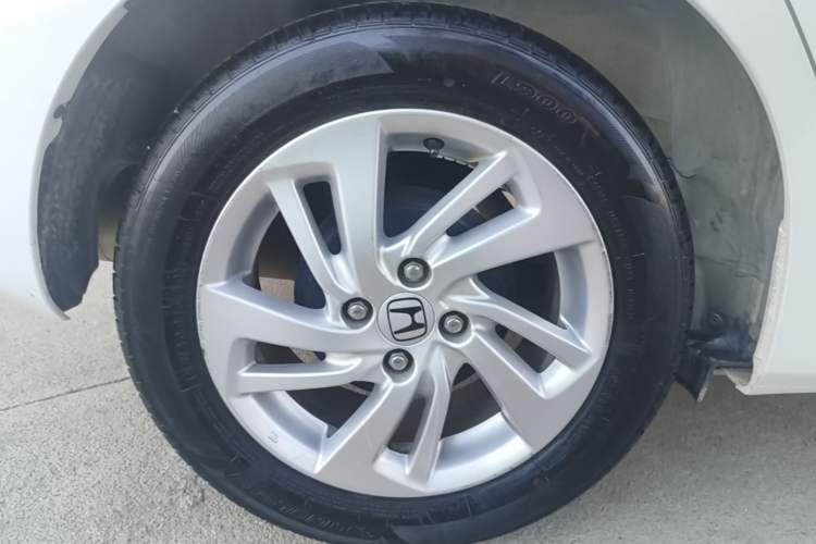 Used Honda Fit 2016 1.5L SES CVT Fashion Sunroof Edition Exterior 5
