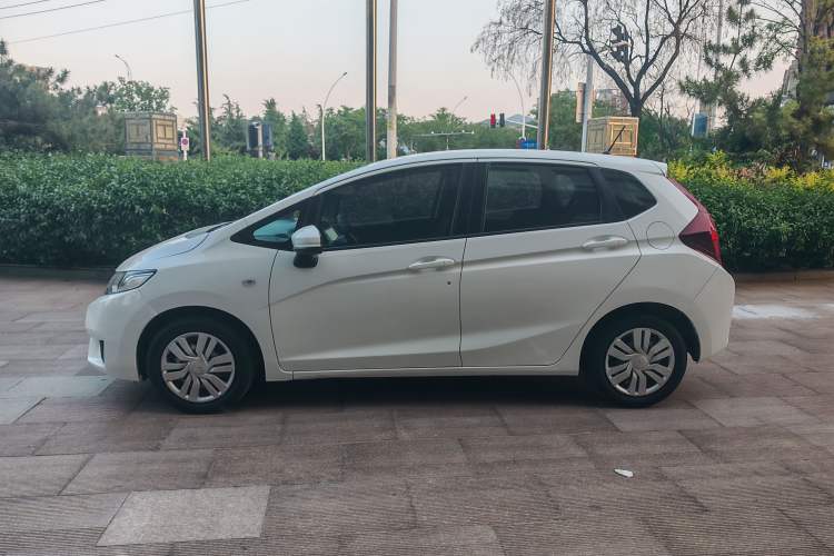 Used Honda Fit 2016 1.5L LX CVT Comfort Model Exterior 5