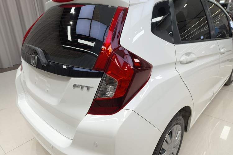 Used Honda Fit 2016 1.5L LXS CVT Comfort Sunroof Version Exterior 6
