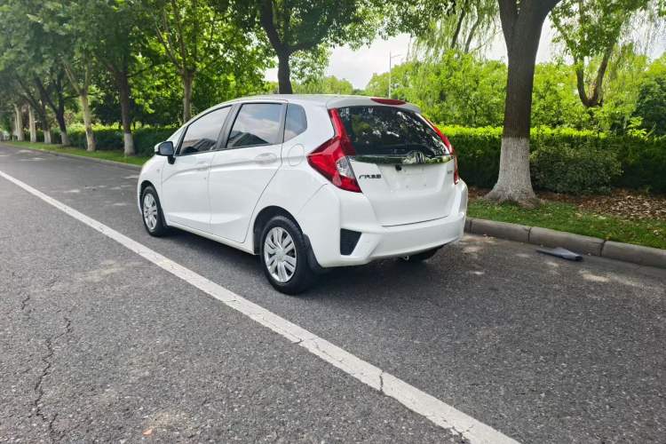 Used Honda Fit 2016 1.5L LX CVT Comfort Model Exterior 6