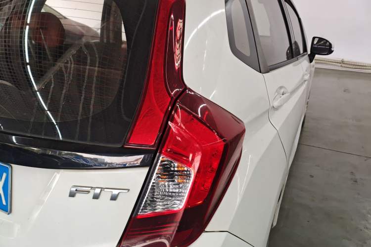 Used Honda Fit 2016 1.5L LX Manual Comfort Model Exterior 6