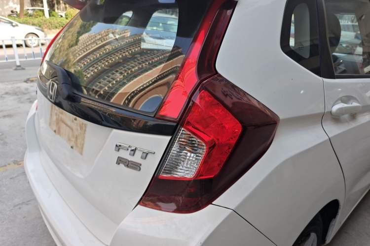 Used Honda Fit 2016 1.5L LXS CVT Comfort Sunroof Version Exterior 6