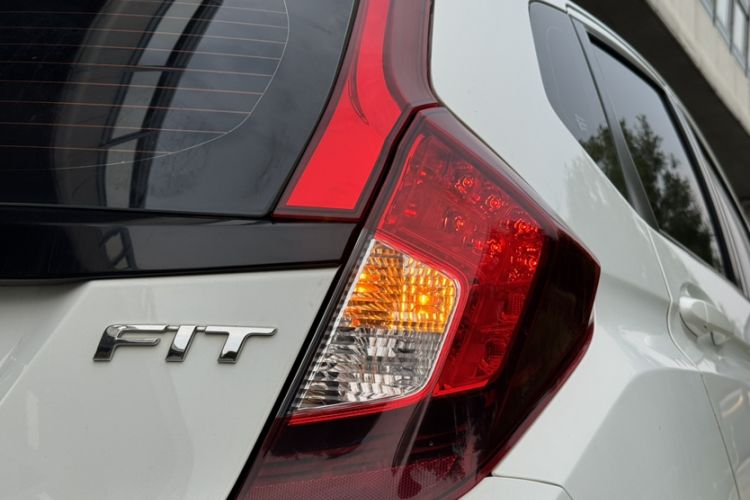Used Honda Fit 2016 1.5L LXS CVT Comfort Sunroof Version Exterior 6