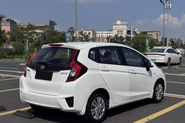 Used Honda Fit 2016 1.5L LX Manual Comfort Model Exterior 8