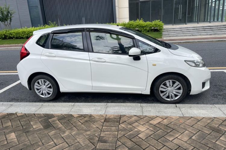 Used Honda Fit 2016 1.5L LX CVT Comfort Model Exterior 8