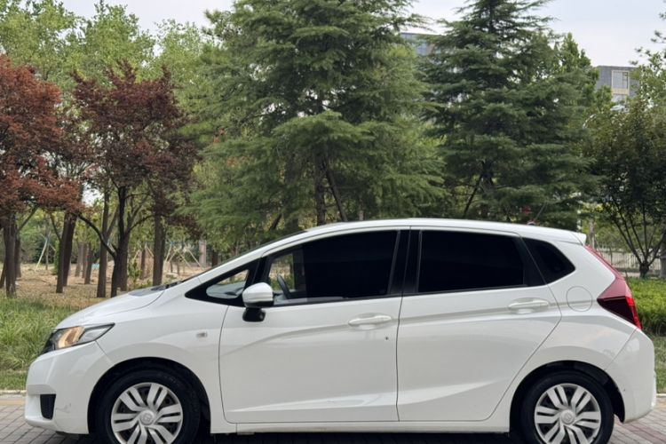 Used Honda Fit 2016 1.5L LXS CVT Comfort Sunroof Version Exterior 8