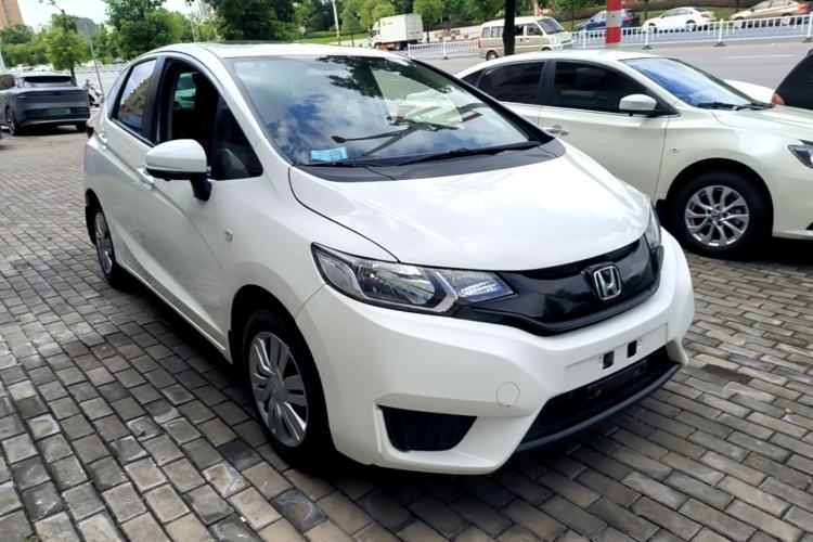 Used Honda Fit 2016 1.5L LXS CVT Comfort Sunroof Version Front Right 45 Deg