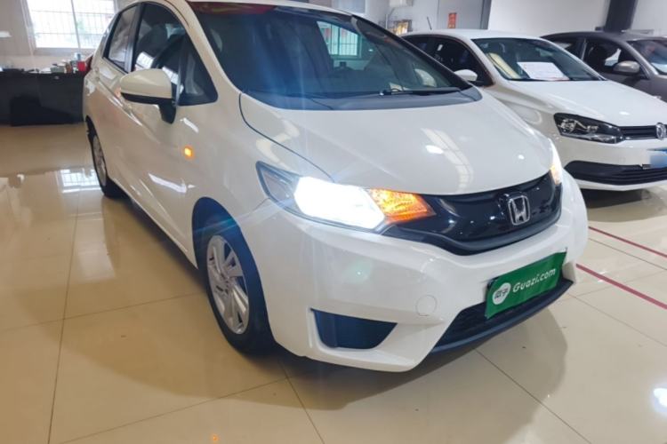 Used Honda Fit 2016 1.5L LXS CVT Comfort Sunroof Version Front Right 45 Deg