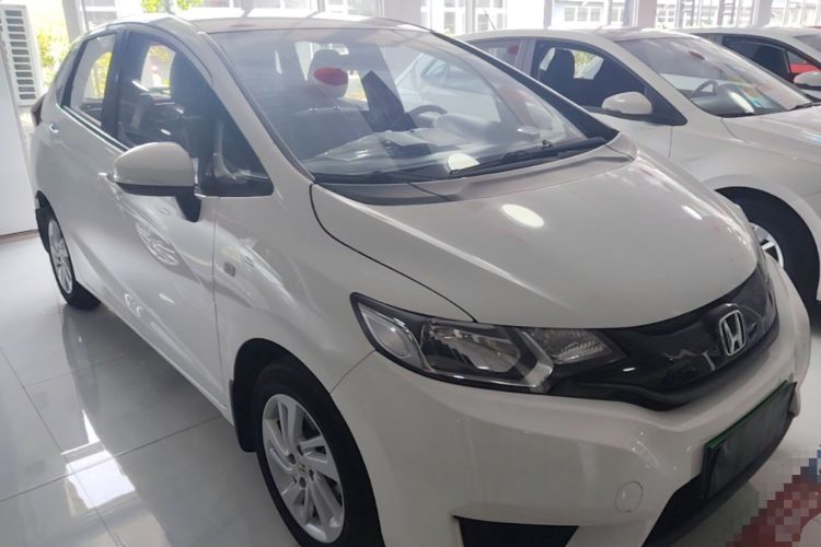 Used Honda Fit 2016 1.5L LX CVT Comfort Model Front Right 45 Deg