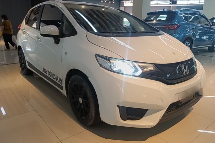 Used Honda Fit 2016 1.5L LXS CVT Comfort Sunroof Version Front Right 45 Deg