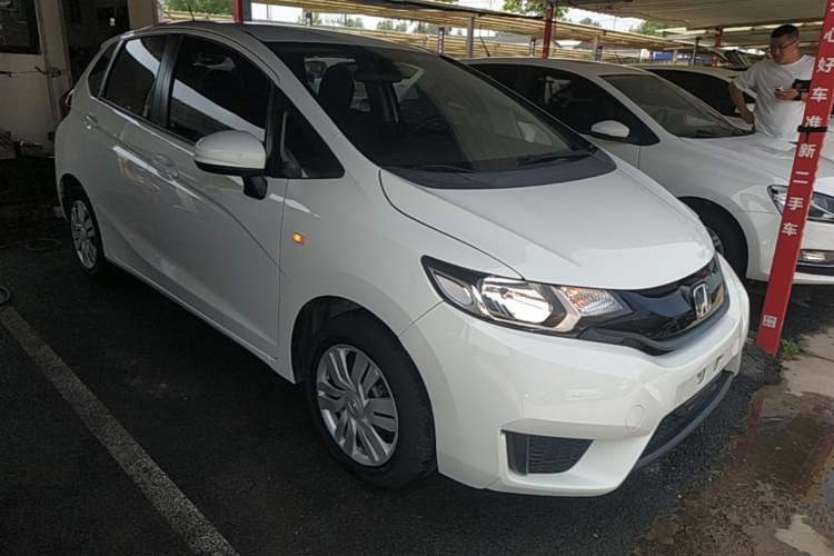 Used Honda Fit 2016 1.5L LX CVT Comfort Model Front Right 45 Deg