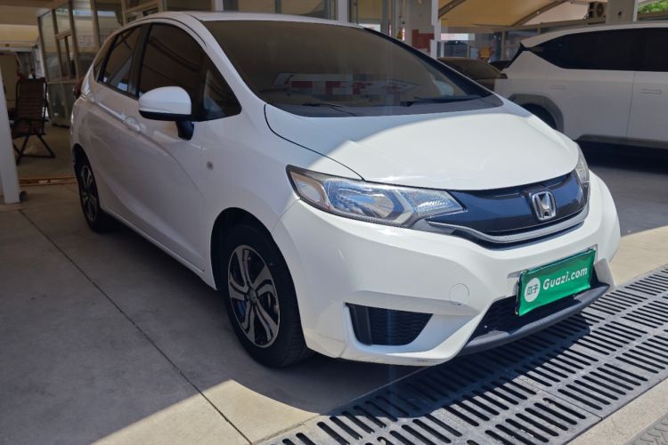 Used Honda Fit 2016 1.5L LXS CVT Comfort Sunroof Version Front Right 45 Deg