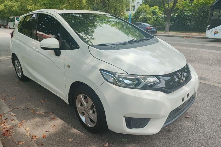 Used Honda Fit 2016 1.5L LXS CVT Comfort Sunroof Version Front Right 45 Deg